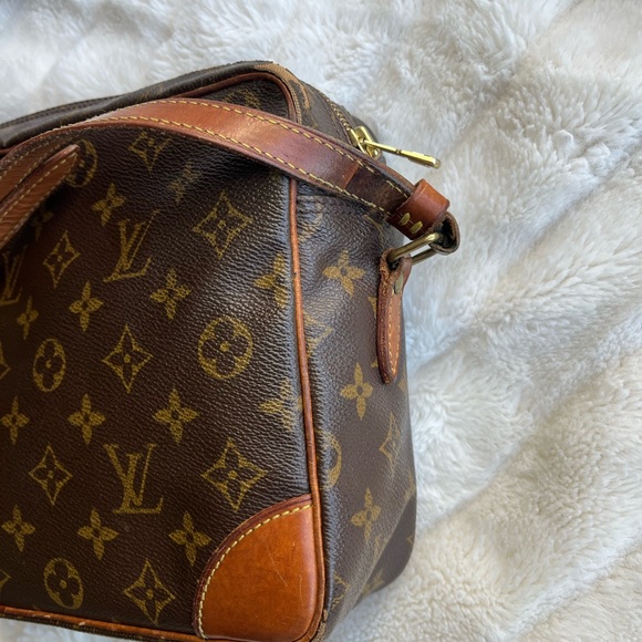 VINTAGE LUIS VUITTON TROCADERO 30 MONOGRAM CROSSBODY BAG - Picture 6 of 16